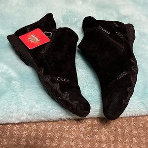 Women’s Sketchers Booties